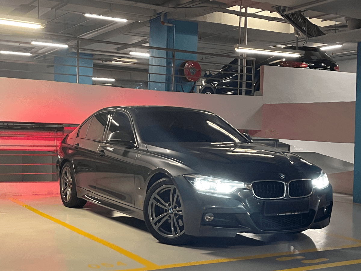 BMW 330E   2018