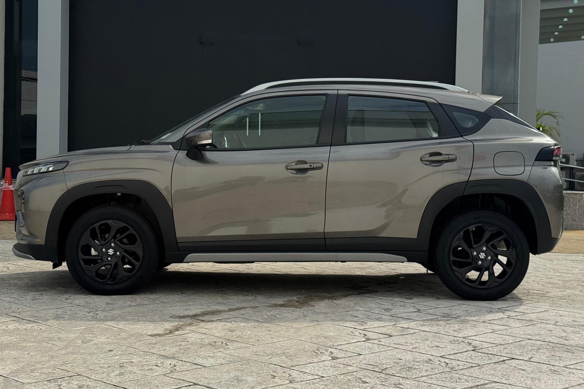 suzuki-fronx-1.5-hybrid-6